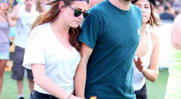 Kristen Stewart e Robert Pattinson al Coachella style (img.ibtimes.com)