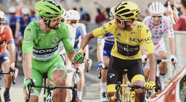 Tour de France, Egan Bernal incoronato a Parigi. Ewan conquista l’ultima volata davanti a Groenewegen e Bonifazio