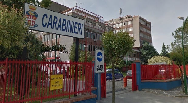 Giù dal quarto piano, morto 50enne nel Napoletano: indagano i carabinieri