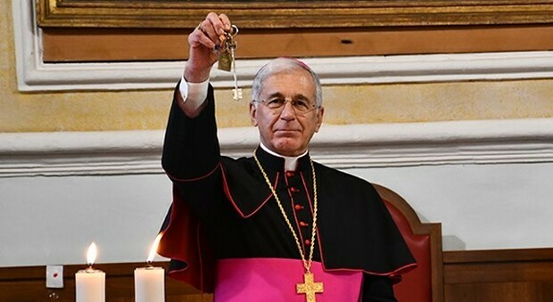 Covid-19, l'arcivescovo Boccardo ricoverato al «Gemelli»