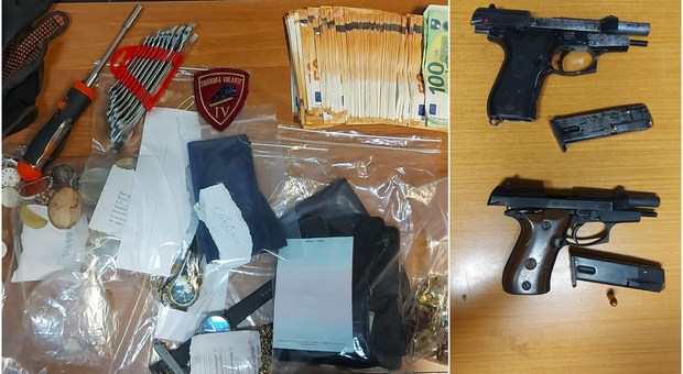 Roma, fermati due georgiani: oro, gioielli e pistole nascosti in auto (insieme a 10mila euro in contanti)