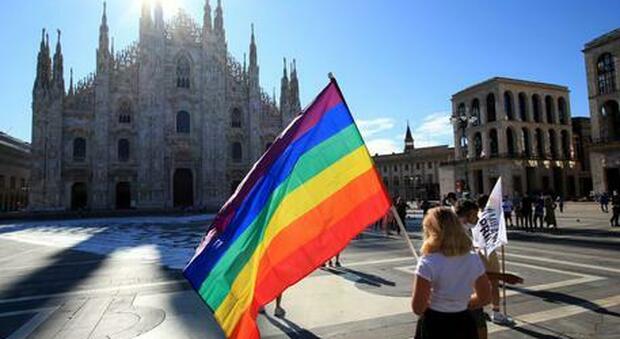 Il Milano Pride è un appuntamento fisso che mira a tutelare la comunità gay e a rivendicare i pari diritti.