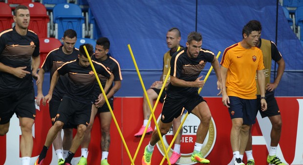 I giallorossi durante l'allenamento di rifinitura alla Doosan Arena di Plzen ( foto MANCINI )