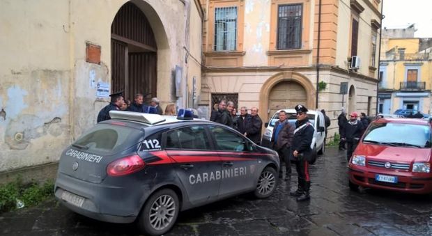 Il Municipio di Maddaloni il giorno del blitz dei carabinieri