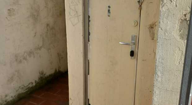 Bivacco e vandali nei bagni pubblici, Riccetti: «Sistemeremo quelli di via Buozzi»