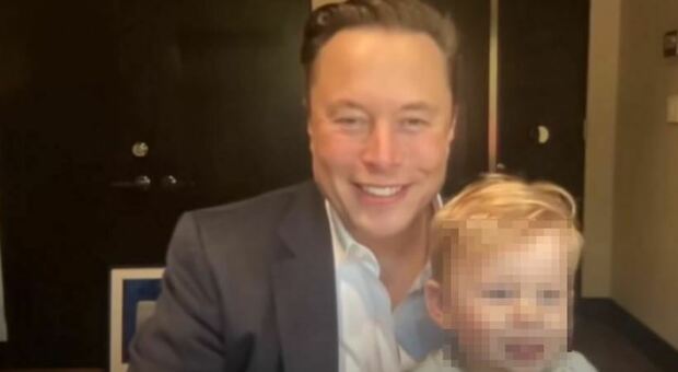Elon Musk, irruzione del figlio in videochiamata durante un collegamento "spaziale"