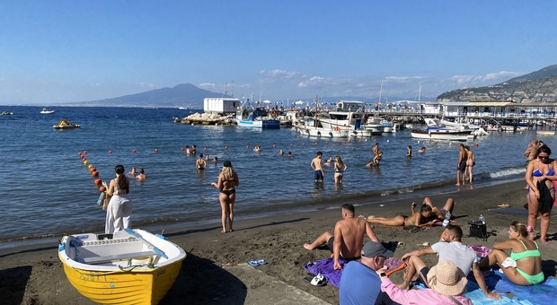 Tuffi nel mare proibito: «Sorrento non è Rimini»