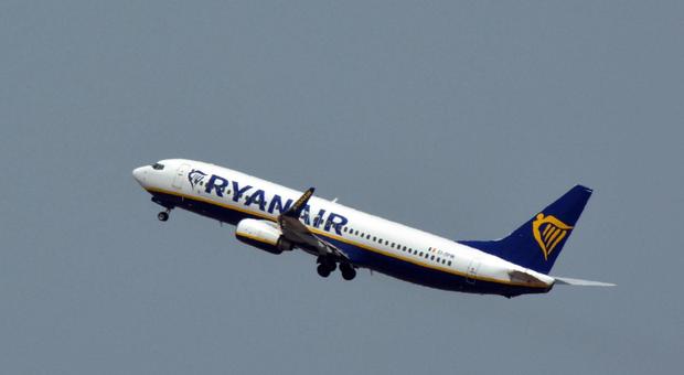 Ryanair, utile in calo: pesano scioperi e nuova policy su bagagli a mano