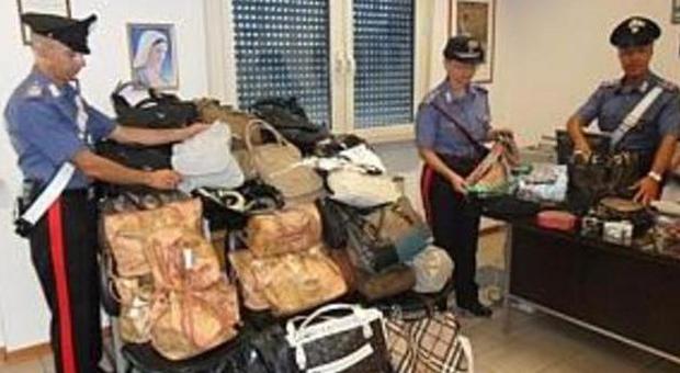 I carabinieri sequestrano mille oggetti contraffatti