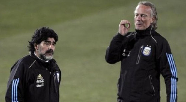 Maradona e la camorra, lo storico preparatore rivela: «Il boss Carmine Giuliano scortò l'Argentina a Napoli»