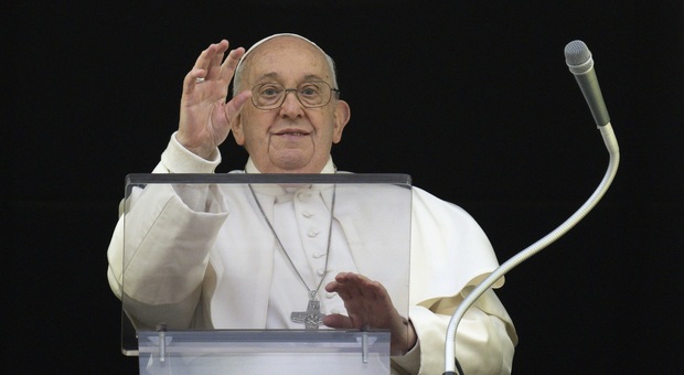 Papa Francesco, il messaggio di pace a Natale: «Basta a odio, armi e guerre. Il Giubileo sia occasione per convertire i cuori»