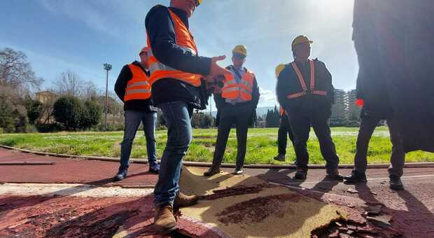 Terni, verifiche ai lavori al Camposcuola: la nuova pista di atletica costa 600 mila euro, da smaltire 54 tonnellate di rifiuti