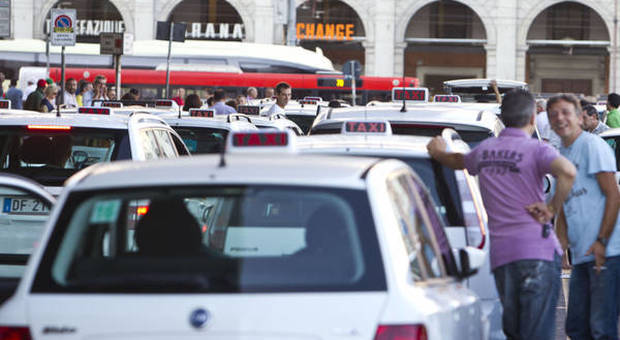 Taxi, sui prezzi Roma batte Madrid: 13 euro per soli cinque chilometri