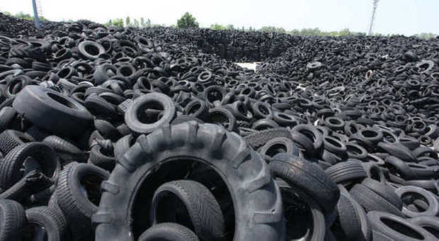 Una montagna di 60mila pneumatici: la Lombardia si sbarazza della bomba ecologica