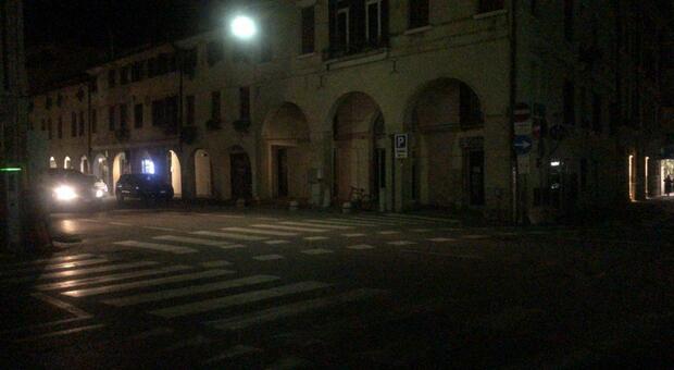 Treviso. Impianti vecchi, piazza Matteotti e Borgo Cavalli restano al buio: due pedoni feriti per incidenti dovuti alla poca visibilità