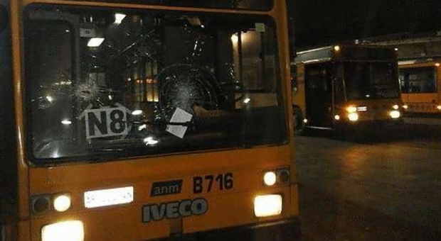 Napoli, nuovo raid delle babygang: assaltato autobus Anm a Ponticelli