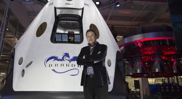 Elon Musk: «Entro il 2018 due turisti in orbita attorno alla Luna»