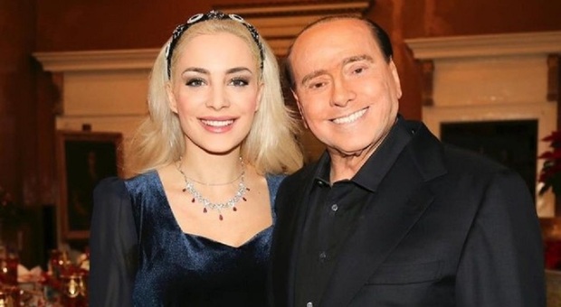 Marta Fascina, foto social con Silvio Berlusconi: «Buon Natale amore mio. Ti amo immensamente»