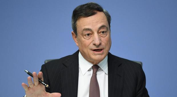 Bce, Draghi congela i tassi e striglia la Germania. Borse negative, Qe3 in standby