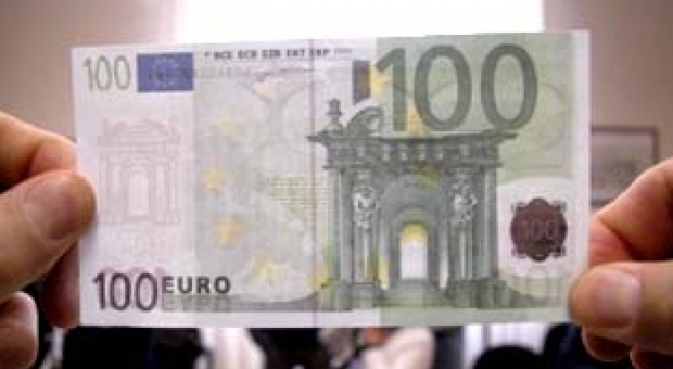 Shopping con le banconote false da 100 euro: due arrestati. Ne hanno spacciate almeno cinque