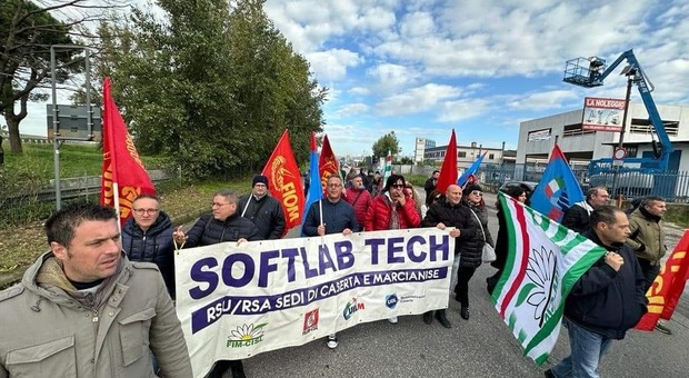 Una protesta dei lavoratori della Softlab