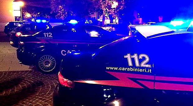 Foligno, strade da brivido: guida ubriaco e picchia i carabinieri