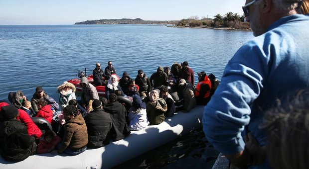 Migranti, bimbo muore annegato durante uno sbarco a Lesbo