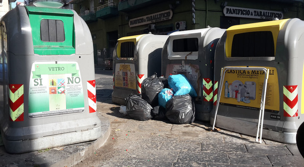Rifiuti, a Napoli arriva la «tariffa puntuale»: card elettronica e sconti sul riciclo