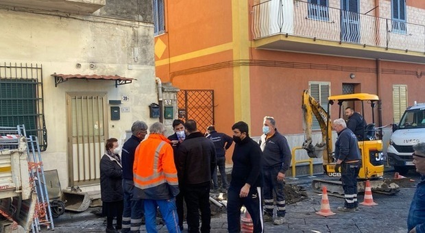 Ercolano, palazzo pericolante sul Corso: sgomberati 11 nuclei familiari