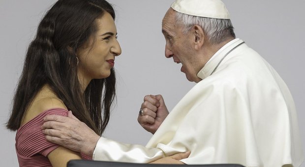 Il Papa convoca sinodo per i giovani: «Emarginati e costretti a mendicare un lavoro»