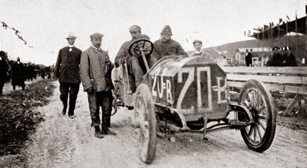 Era il 1907, edizione numero 2 della Targa Florio, quando la Fiat s’impose con il modello 28/40 HP denominato proprio “Tipo Targa Florio”, al volante Felice Nazzaro