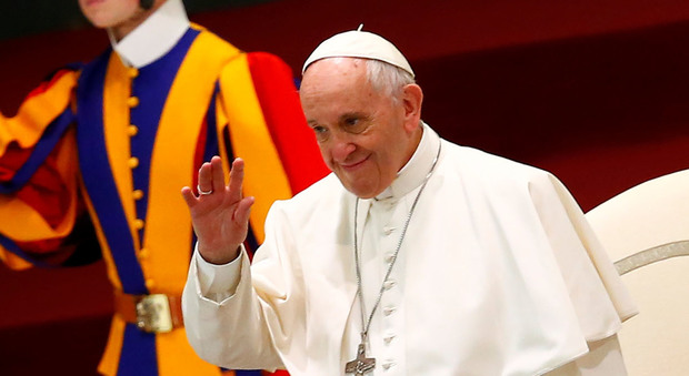 Papa Francesco difende il riposo domenicale e appoggia la battaglia della Cei