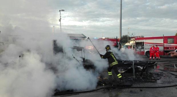 Roma, baracca in fiamme: romeno muore carbonizzato