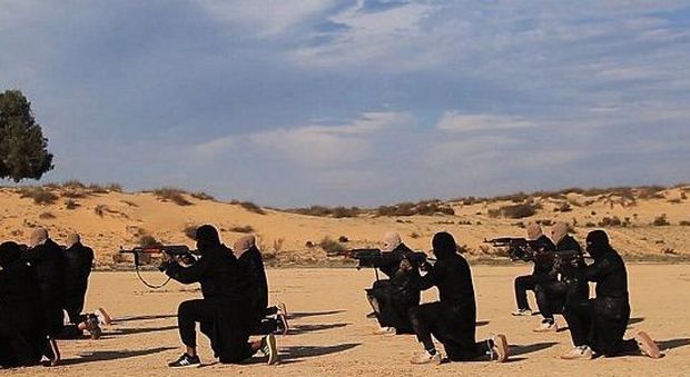 Isis, ecco come i jihadisti addestrano le nuove reclute
