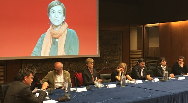 Milena Gabanelli alla conferenza stampa di Report, con Annamaria Catricala, Sigfrido Ranucci e Daria Bignardi collegata da Milano.