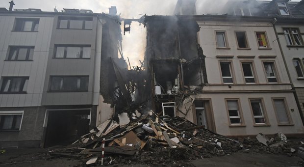 Esplode palazzina in centro, 25 persone ferite