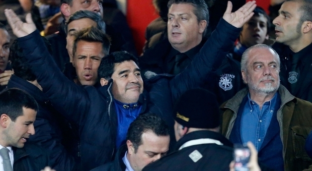 De Laurentiis scrive a Maradona: «Tanti auguri al magico Diego»