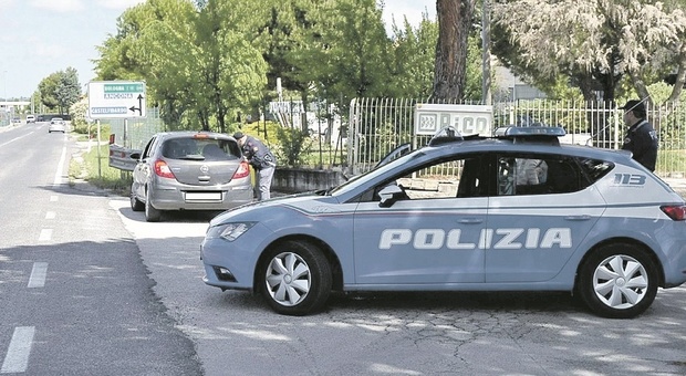 Tirassegno contro le auto in sosta a Osimo: l'ultima bravata dei baby bulli trapper