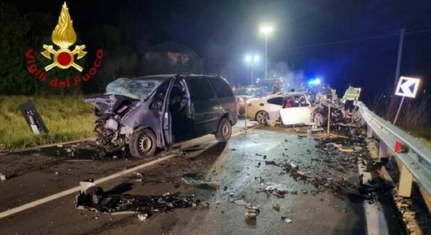 Scontro fra due auto nella sera di Pasqua: morti quattro giovani tra i 23 e i 30 anni