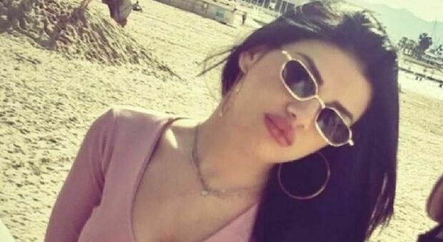 Alessia, morta a 21 anni una settimana dopo l'intervento per aumentare il seno: era stata operata a Napoli