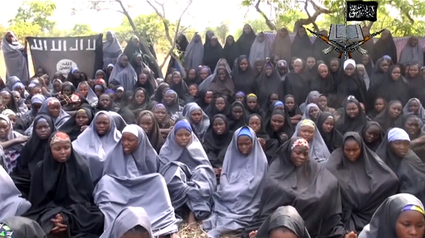 Camerun, arrestata kamikaze 15enne pronta a farsi esplodere: «Sono una delle ragazze rapite da Boko Haram»