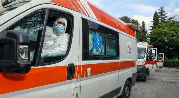 Napoli, ambulanze senza medici: «Più fondi al personale per fermare l'emorragia»