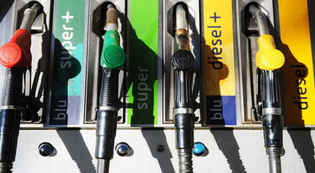 Il distributore di benzina, l'incubo degli automobilisti