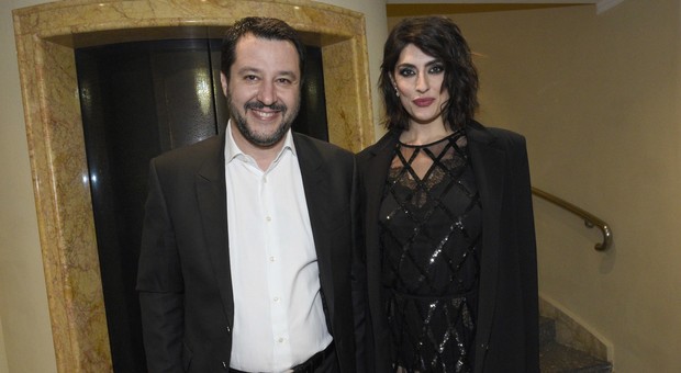 Elisa Isoardi: «Salvini? L'ho chiamato dopo la colica, siamo rimasti amici. Per gelosia gli spaccai il cellulare»