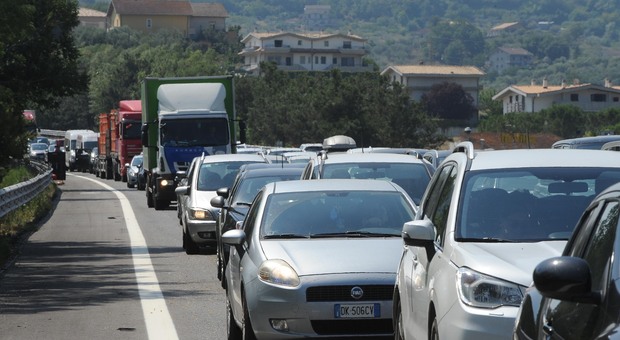 Autostrada A1, 14 km di coda fra Ferentino e Colleferro (direzione Roma): incidente fra mezzi pesanti