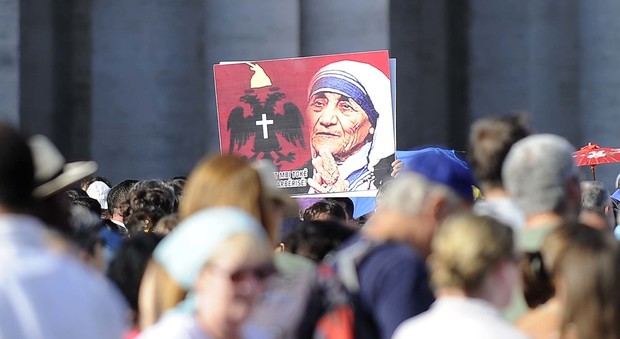 Madre Teresa è santa, Roma blindata : 100mila a San Pietro