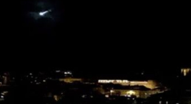 Meteorite attraversa i cieli di mezza Italia: segnalato dalla Lombardia all'Umbria