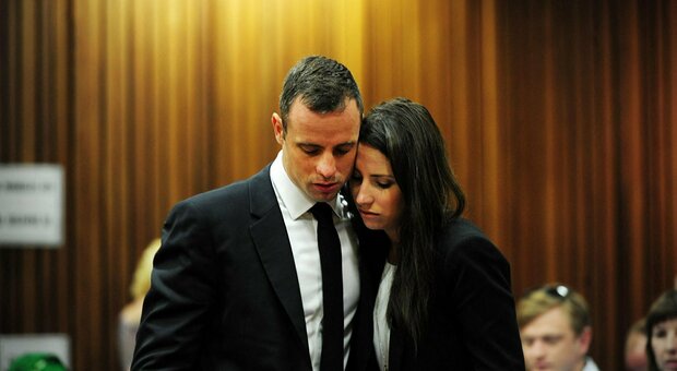 Pistorius sarà scarcerato, ottiene la libertà vigilata: l'ex campione paralmpico uccise la fidanzata nel 2013