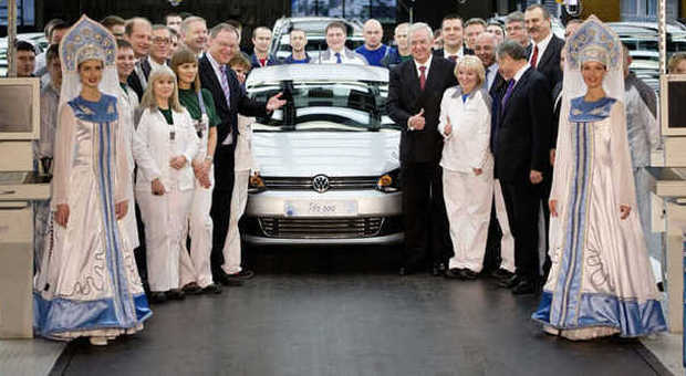 Il presidente del Volkswagen Group Martin Winterkorn in visita alla fabbrica russa di Kaluga