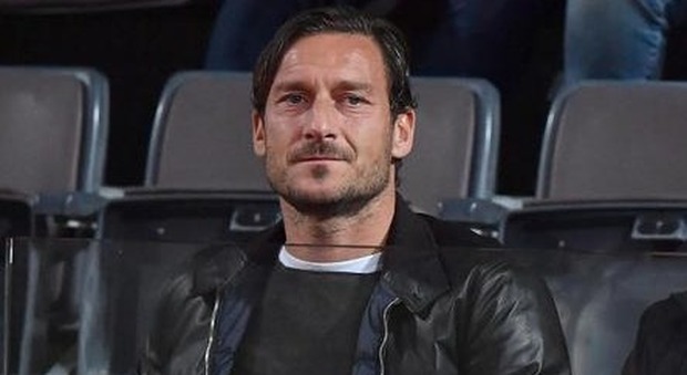 Francesco Totti show a Verissimo: «Il quarto figlio? Al momento giusto la devo colpire bene...»